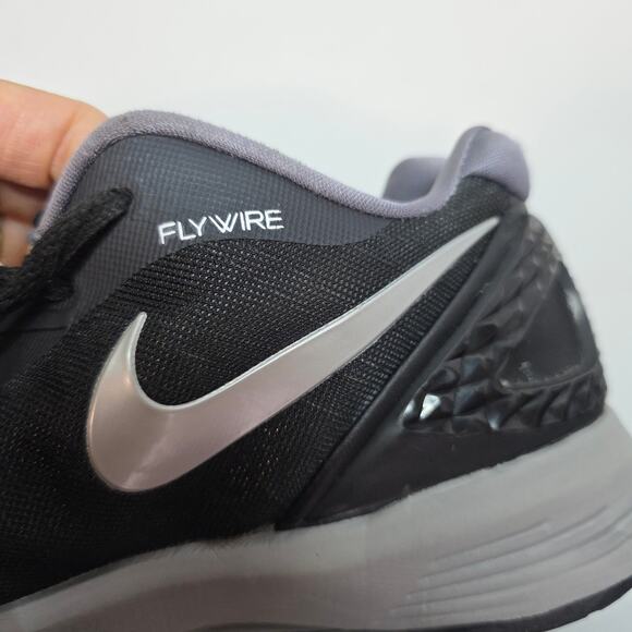 Nike Zoom 10.5 Volly Hyperspike volleyball Shoes BlacknSilver logo accent Active - Picture 12 of 14